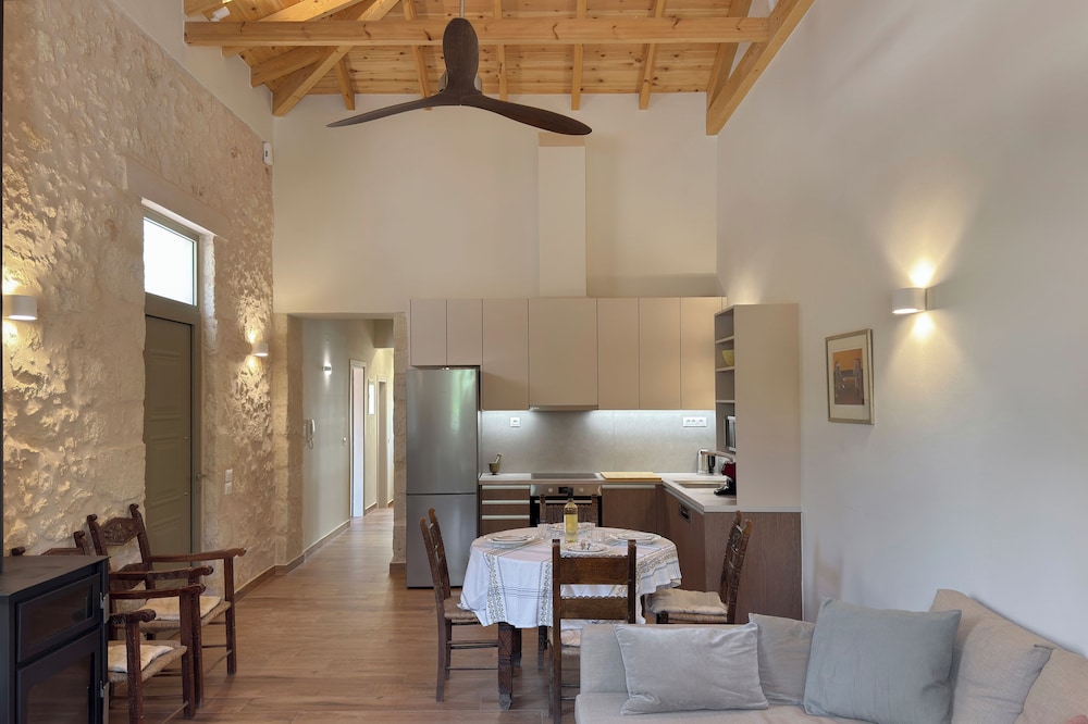 Lithos Residence