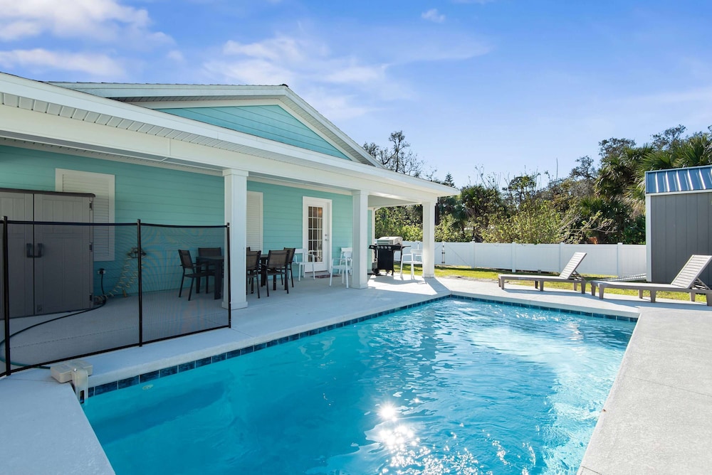 Beach Home w Heated Pool Free Golf Cart