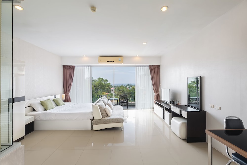Studio in Chic Condo in Karon A510