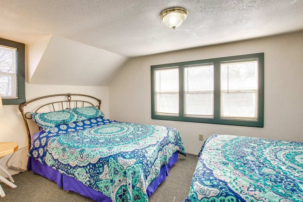 Colorful Cottage w/ Hot Tub - Steps to Long Lake! view 3