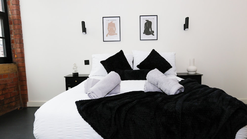 The Nichols Building Spacious 3-bedroom Apartment