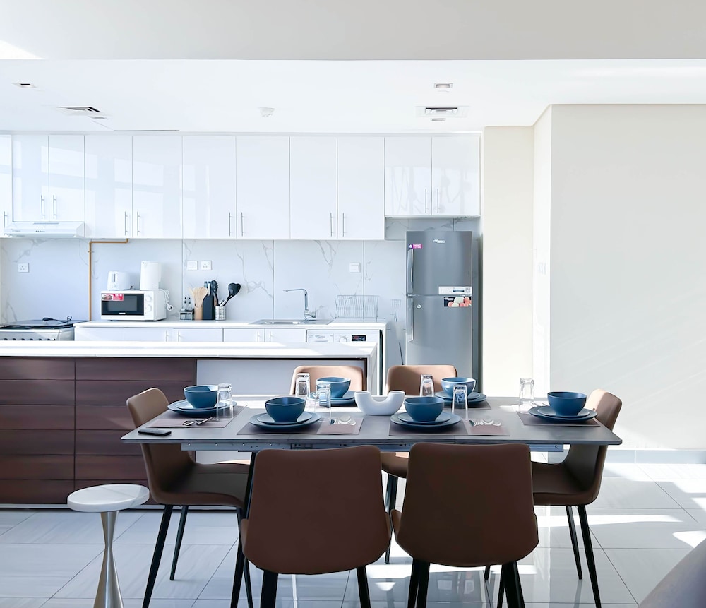 Stylish 1BR With Balcony City Views O2 Tower, JVC