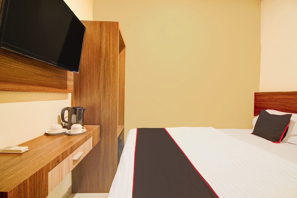Capital O Pusat Kota Pekanbaru Near Mall Living World Formerly Radja Homestay