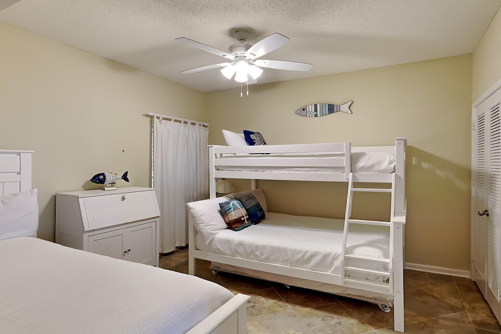 Pensacola Vacations - Navarre Towers by SVR - Property Image 5