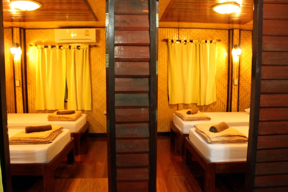 Baansuanlynjee Maeklong Resort