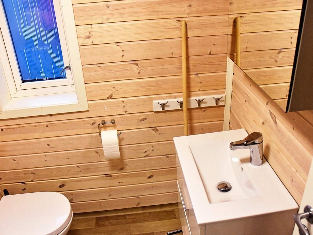 6 Person Holiday Home in Maloy-by Traum