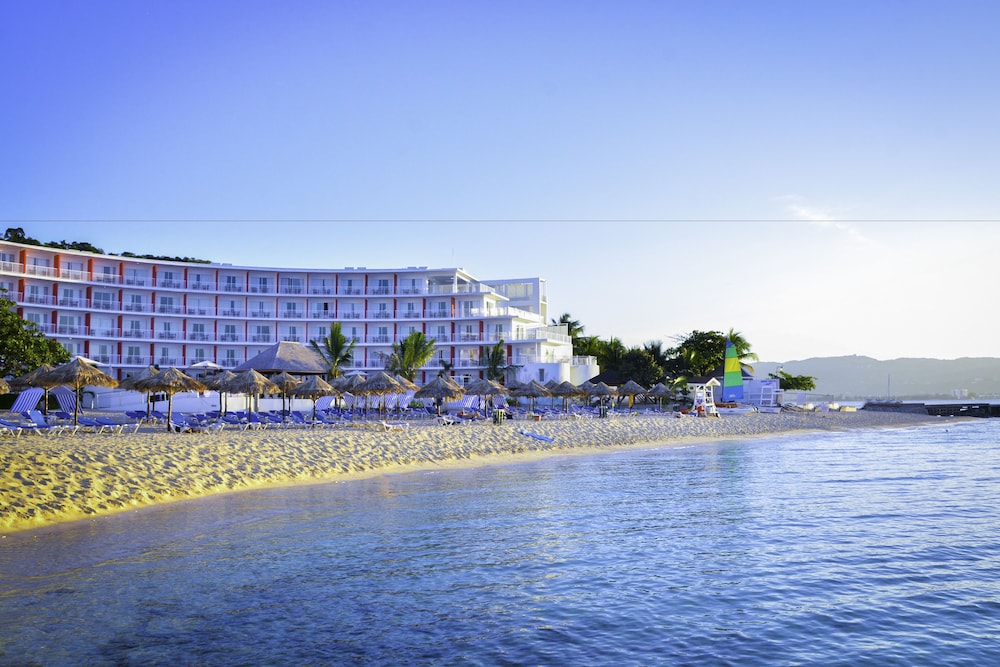 Jamaica Vacations - Grand Decameron Cornwall Beach, A Trademark All-Inclusive Resort - Property Image 27