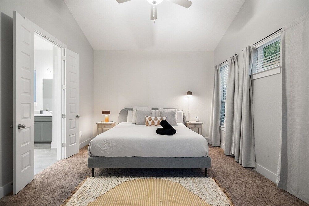 Spacious Cozy 4B Home in Frisco