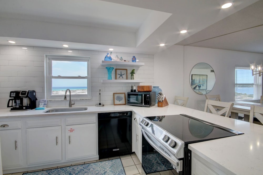 560 El Matador 2 Bedroom Condo
