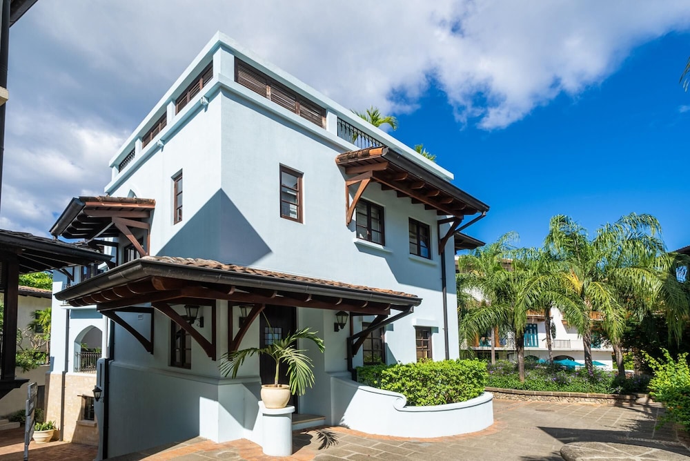 Las Catalinas 3BR House w Pool Rooftop Terrace Casa Cazenovia