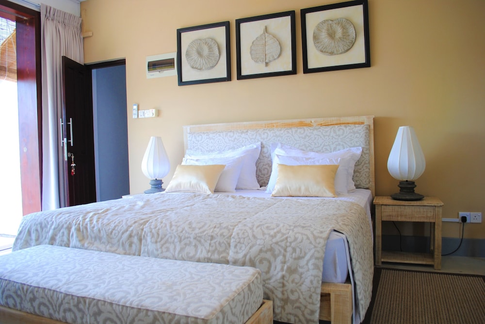 Arahtis Lake Villa view 5