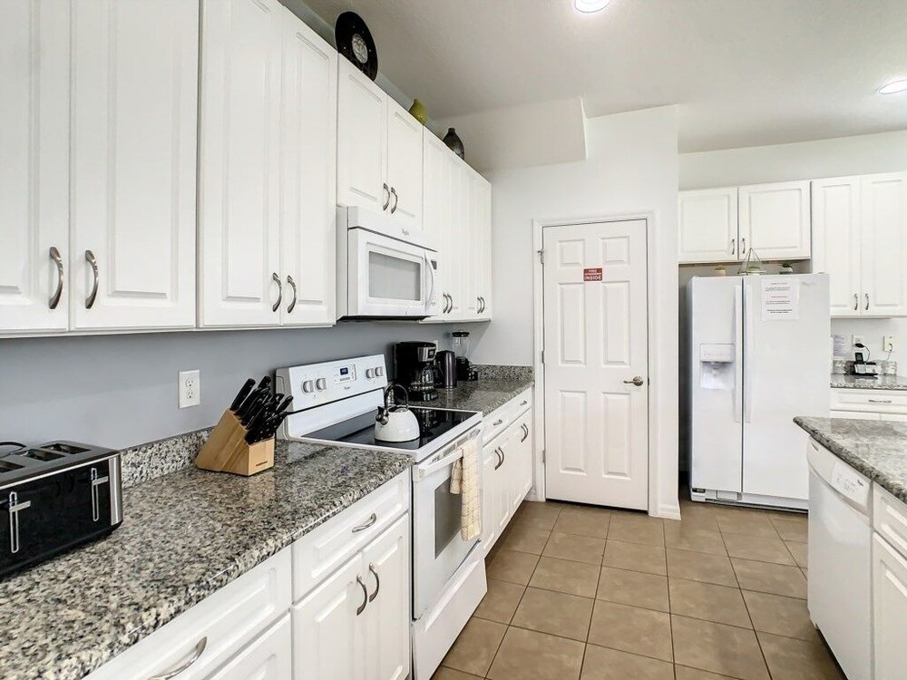 Luxury Villa W/ Private Pool, Golf Resort Amenities & Near Disney 5 Bedroom Villa