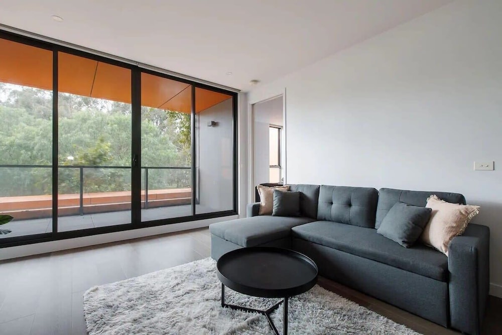 A 3BR Apt Next to Melbourne Zoo, Free Parking