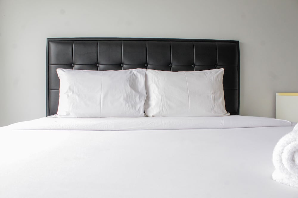 Minimalist and Comfy 1BR Apartment Scientia Residence view 3