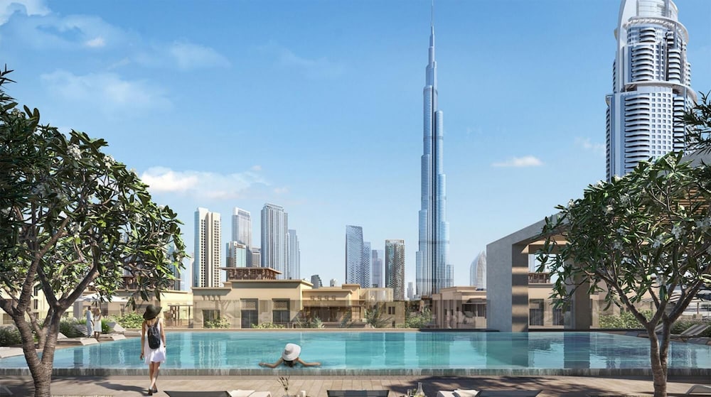 City Lights and Luxury Living Close to Dubai Mall
