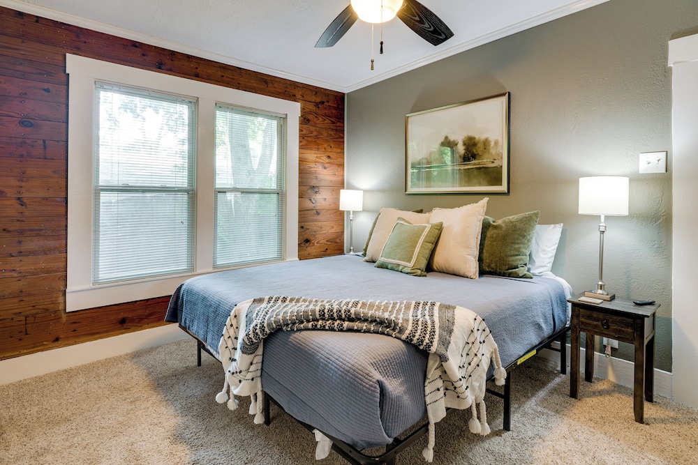 Hot Tub + Outdoor Kitchen: Stylish Home in Bryan