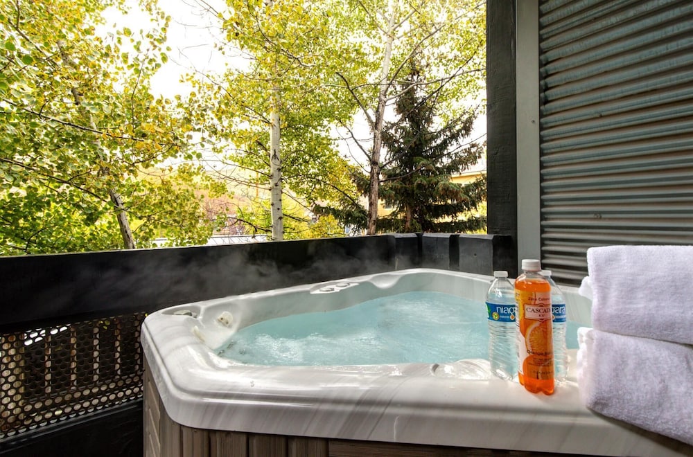 Park City Pea-1114 Hot Tub KBM Resorts