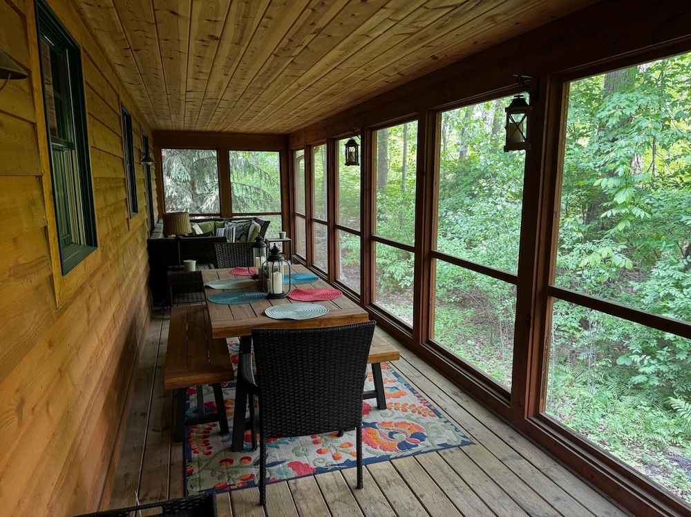 Timber Nest Goshorn Lake Dock, Pool, Town HOT Tub!