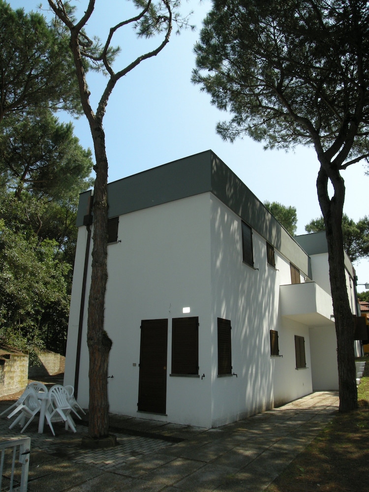 Modern 2 Bedroom Flat Near Rosolina Mare Beach