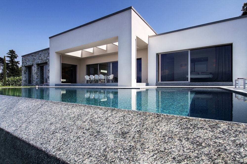 Modern Oasis Overlooking Lake Maggiore