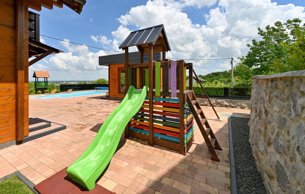 Dream Villa Sleeps 8 With Sauna