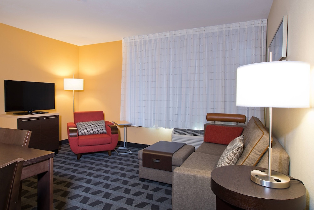 Dodge City Vacations - TownePlace Suites by Marriott Dodge City - Property Image 16