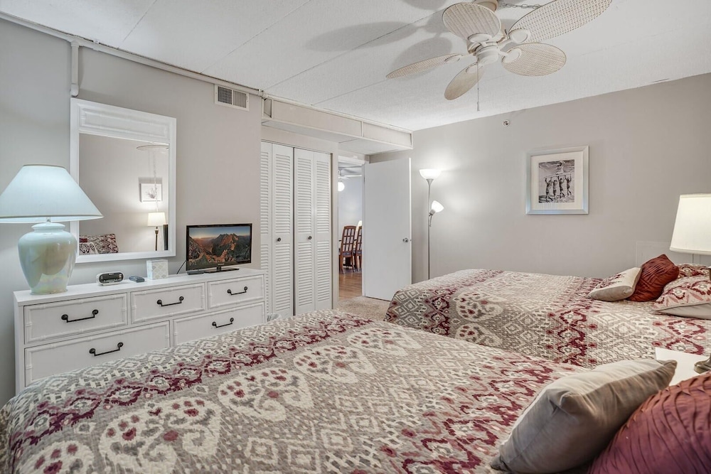 Oceana Ii 109 2 Bedroom Condo by RedAwning view 4