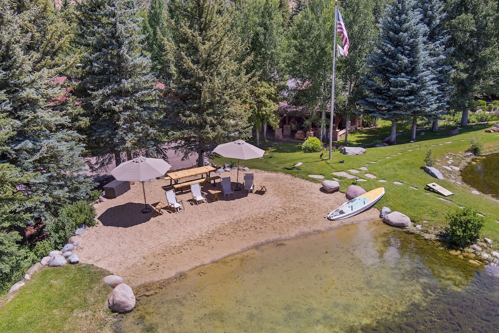 Twin Creeks Ranch Luxury Aspen Group Retreat 25-acres Guest House