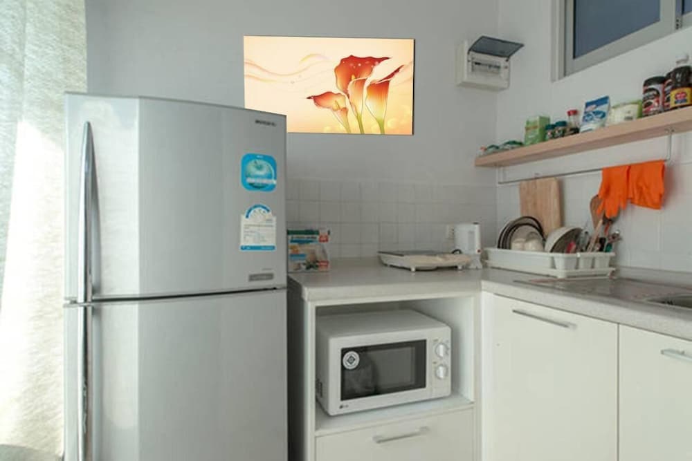 1BR Condo 5 Min to BTS 1000mbps Fiber Wi-fi Great Location