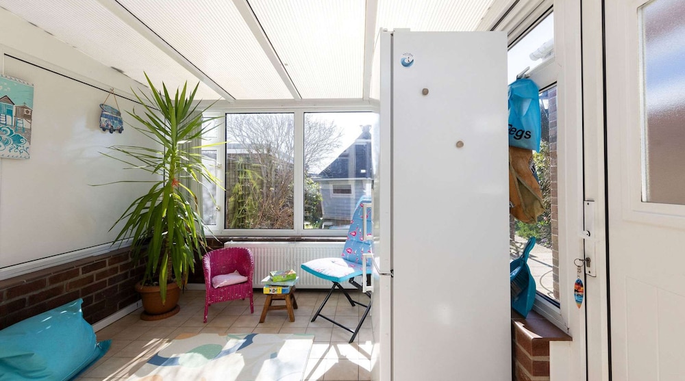 Seaside Retreat - Five Minutes to Beach Village