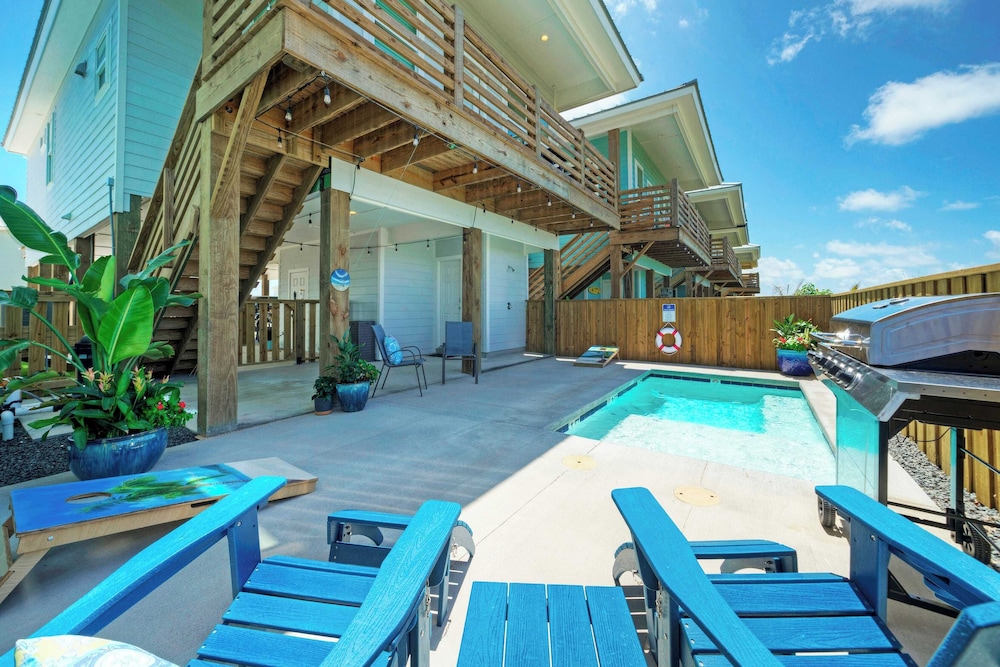 2 Homes, Sleeps 22 2 Private Pools, Firepit, Steps to Beach Boardwalk Access