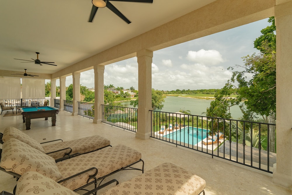 Lake Villa With Pool Table Tennis and Billiard