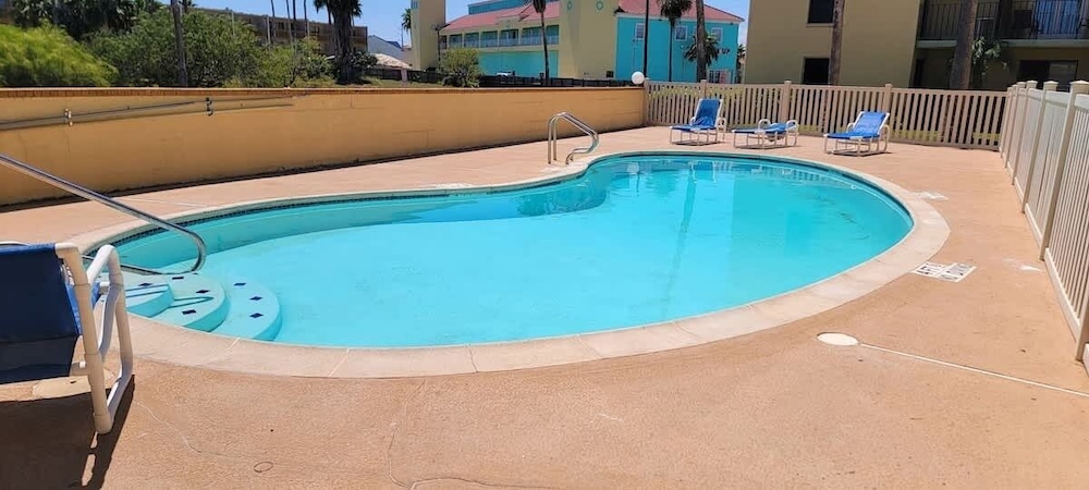 2 Levels Pool Near Beach 2 Patios 2 Bedroom Apts