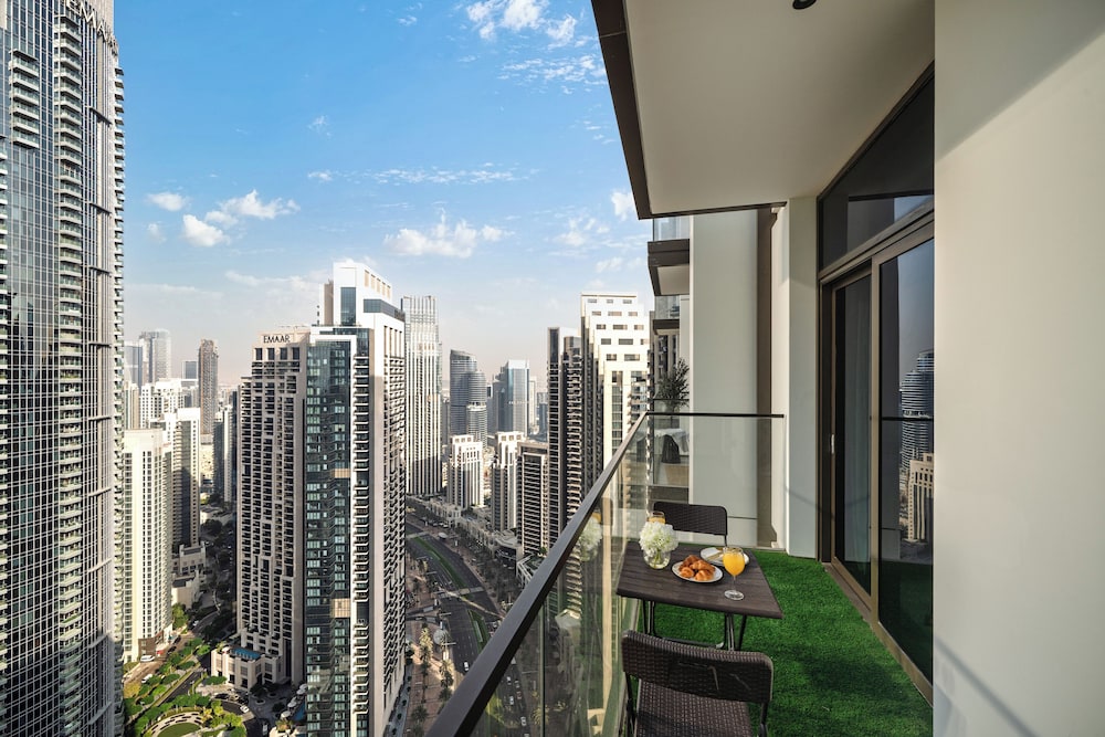 Delujo Stays – Burj Crown Collection