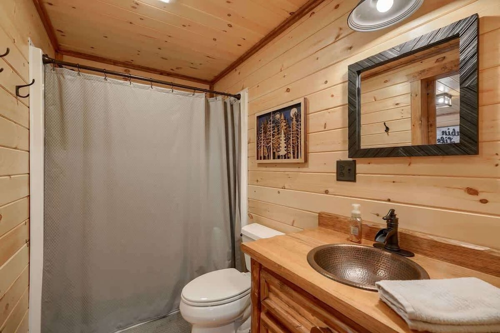 Seven Pines Cabin - Secluded in Hocking Hills