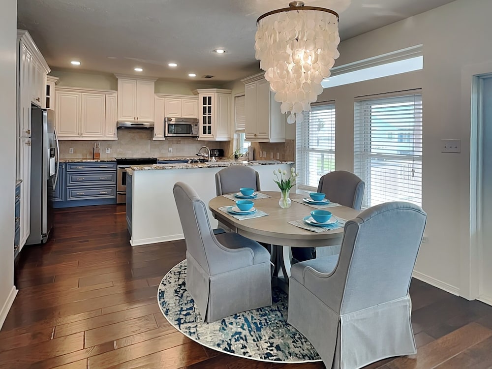 West Bay Getaway by Ryson Vacation Rentals