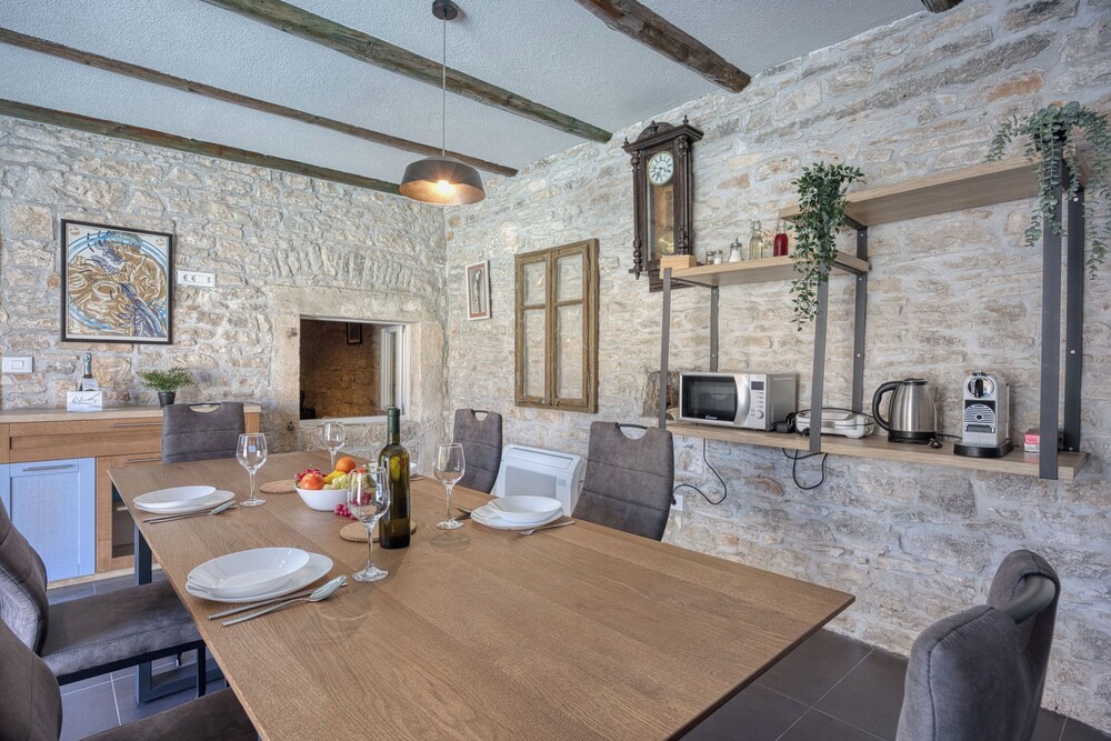 Villa Galant with Pool and Sauna