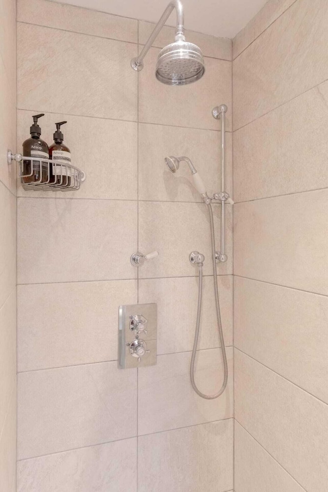 Elegant 1BD Flat in the Heart of Notting Hill!