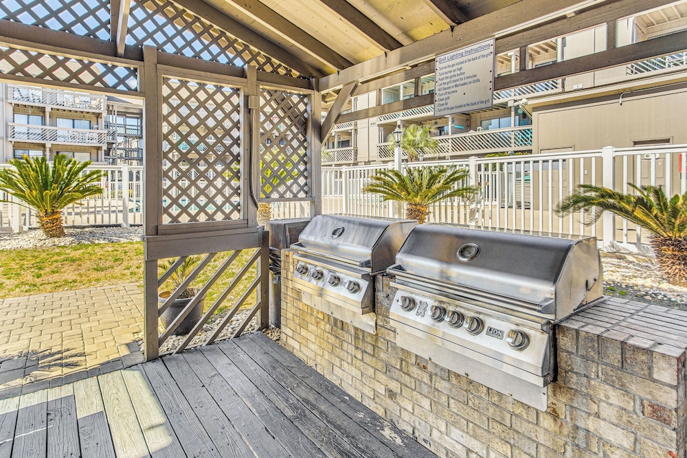 Walk to Ocean: Condo w/ 3 Pools in Myrtle Beach