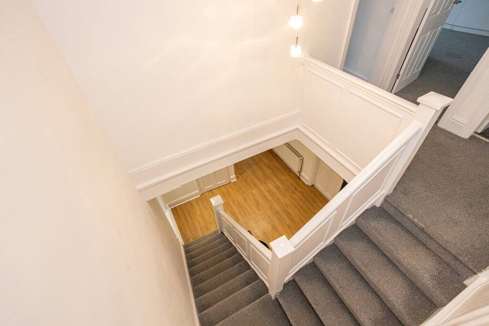 Spacious House With Parking Near Heaton Park view 5