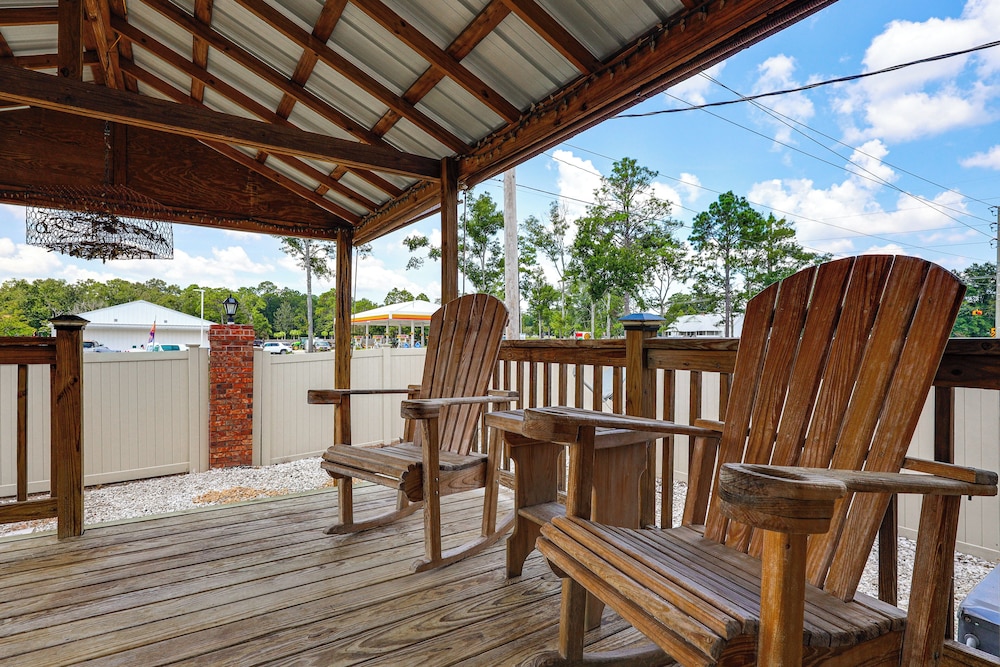 Resort Dock & Boat Ramp: Home w/ Wolf Bay Access