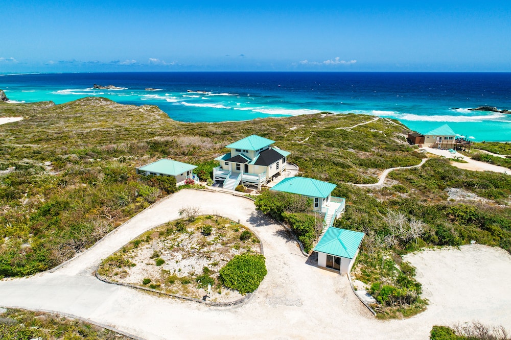 Hotel Dragon Cay Resort - Image 1