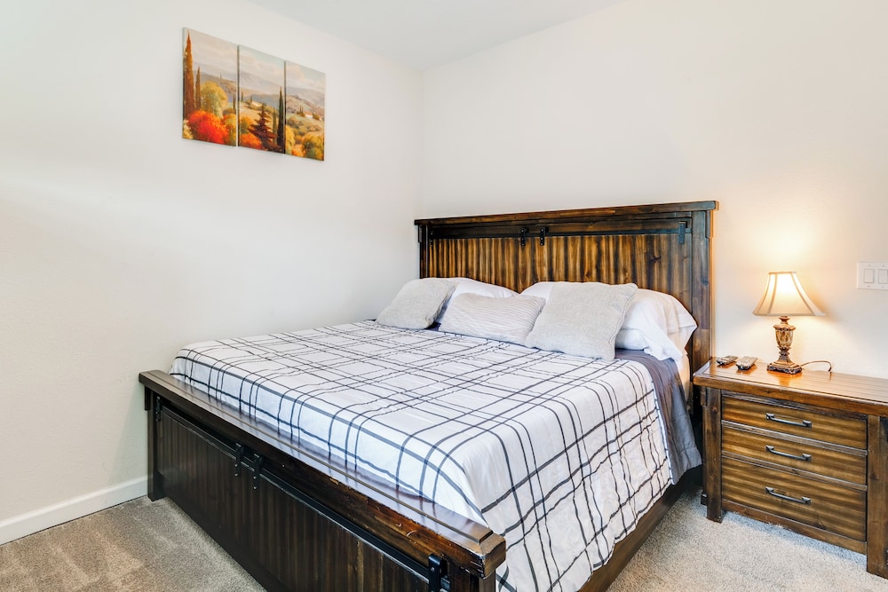 Pet Friendly! Townhome w/ Pool in Championsgate