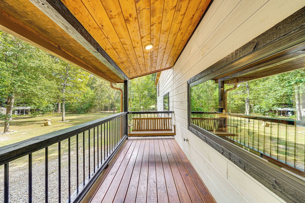 Hike, Fish & Unwind: Cabin w/ Yard in Broken Bow!