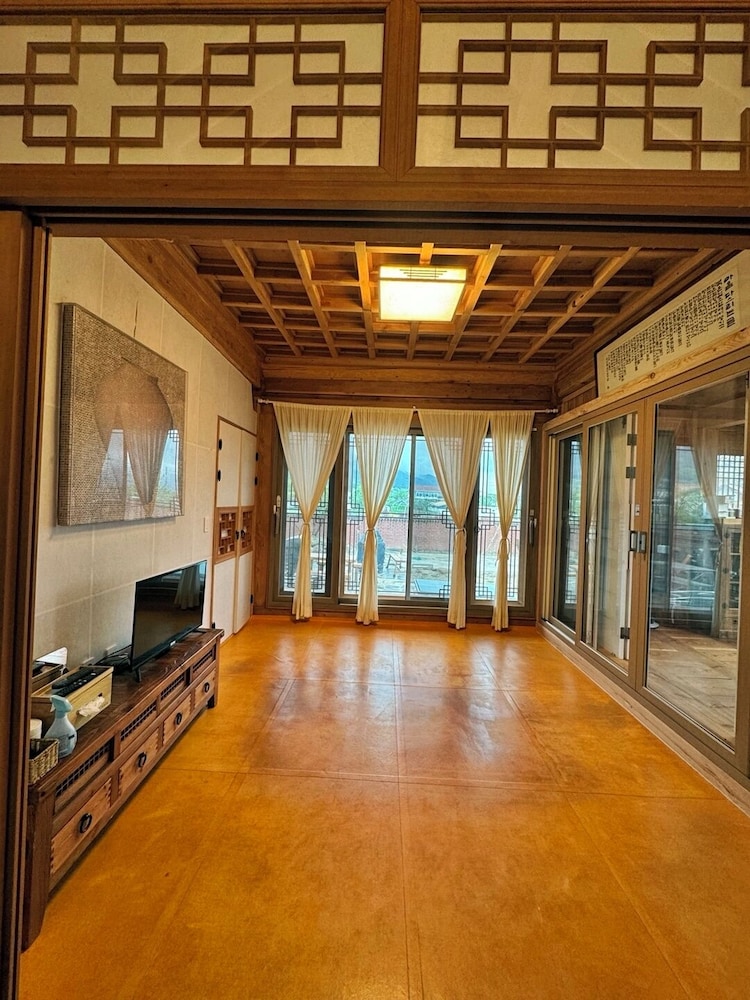 Jukrokjungsa hanokstay