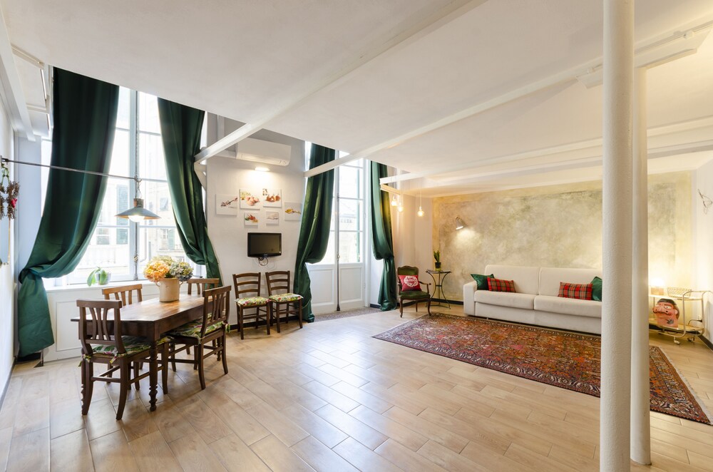 JOIVY Superb Flat Near Ch. Columbus' House view 3