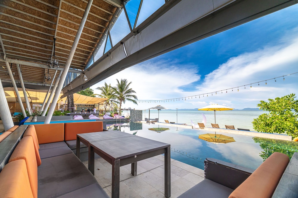 Phuket Moonlit Bay Seaview Resort&Spa