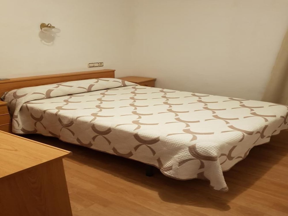 Room-welcoming Double Room With Private