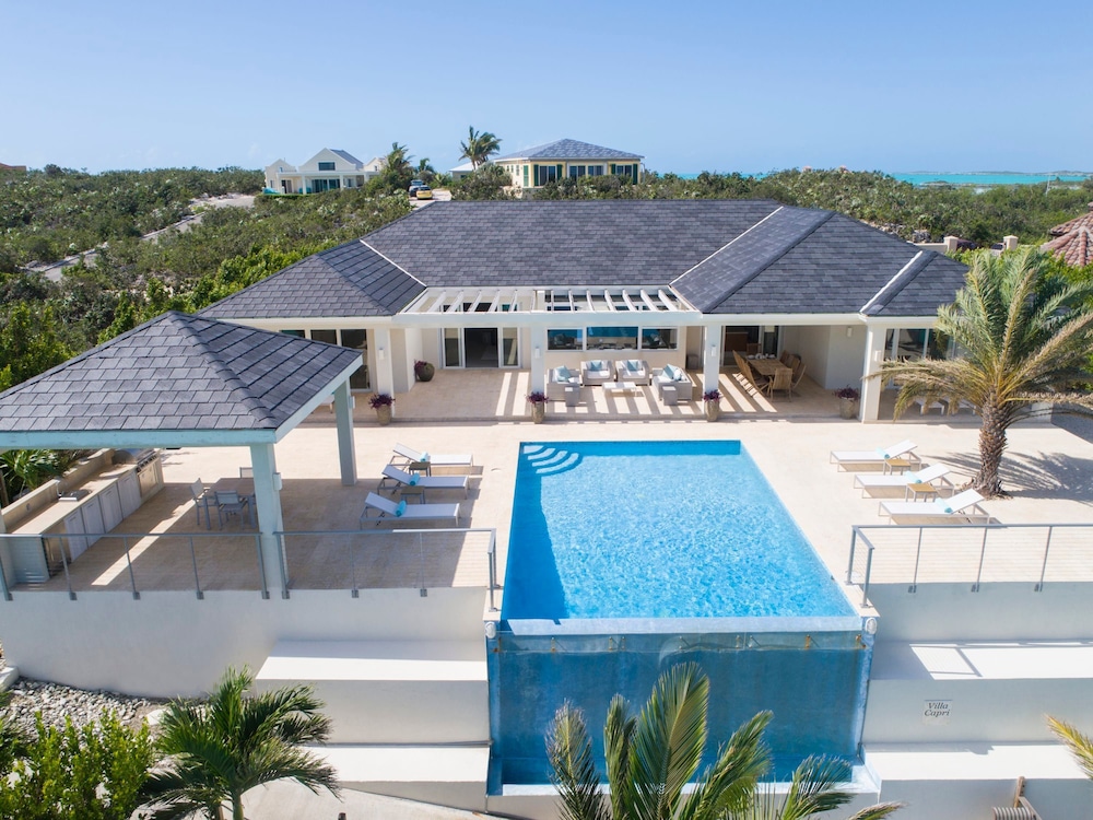 5 BR Waterfront Villa On Chalk Sound Blue Water