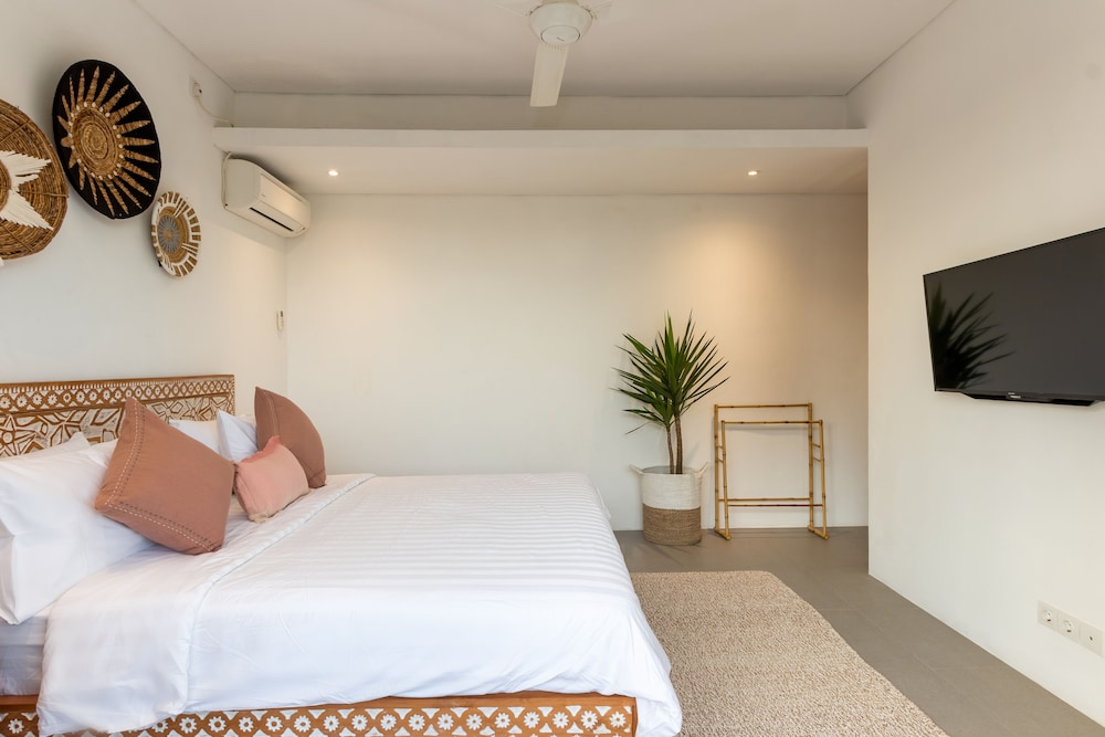 Beautiful Boho-chic 4br Tropical Villa in Pererenan Canggu
